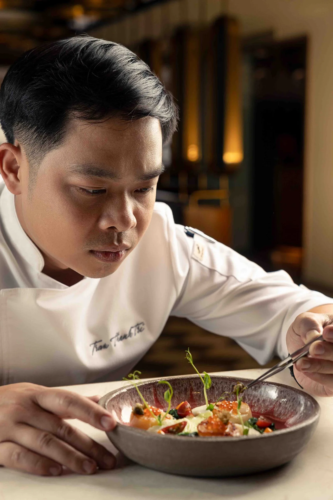 bếp trưởng thanh trí và món ăn