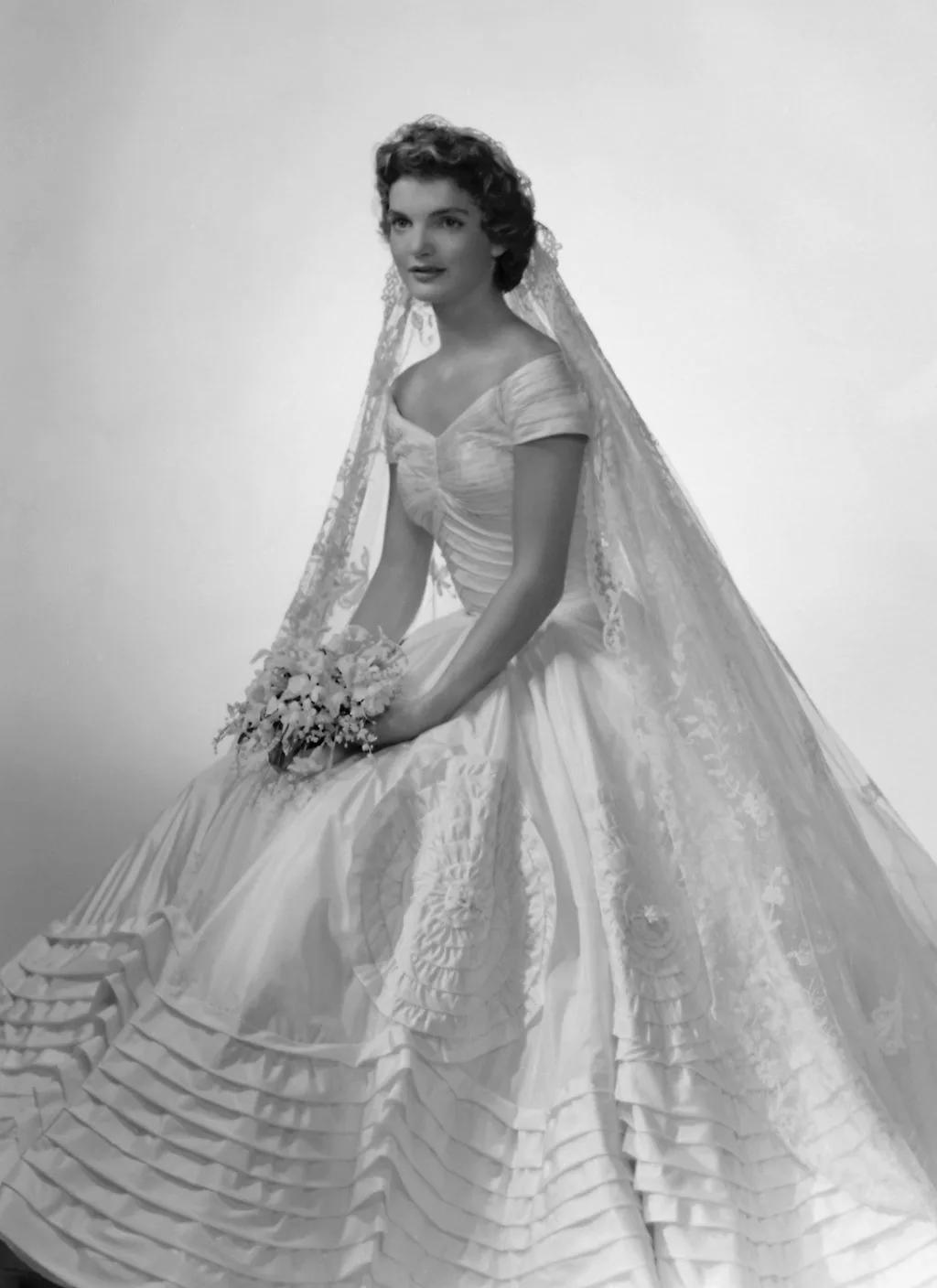 Đệ nhất Phu nhân Jackie Kennedy - biểu tượng thời trang Nhà Trắng sống mãi với thời gian 4 biểu tượng thời trang Jackie Kennedy 3