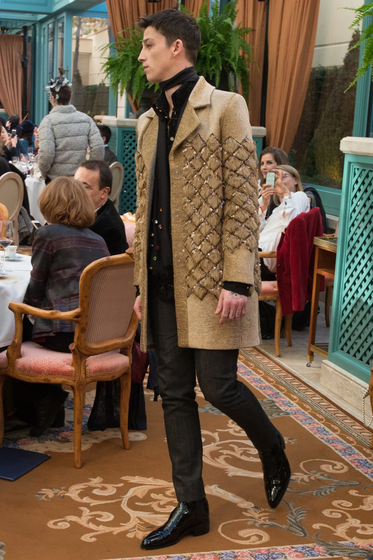 bst thoi trang chanel prefall 2017