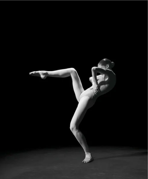 coco-rocha-cach-tao-dang-chup-anh-pose-7-elle-network.jpg