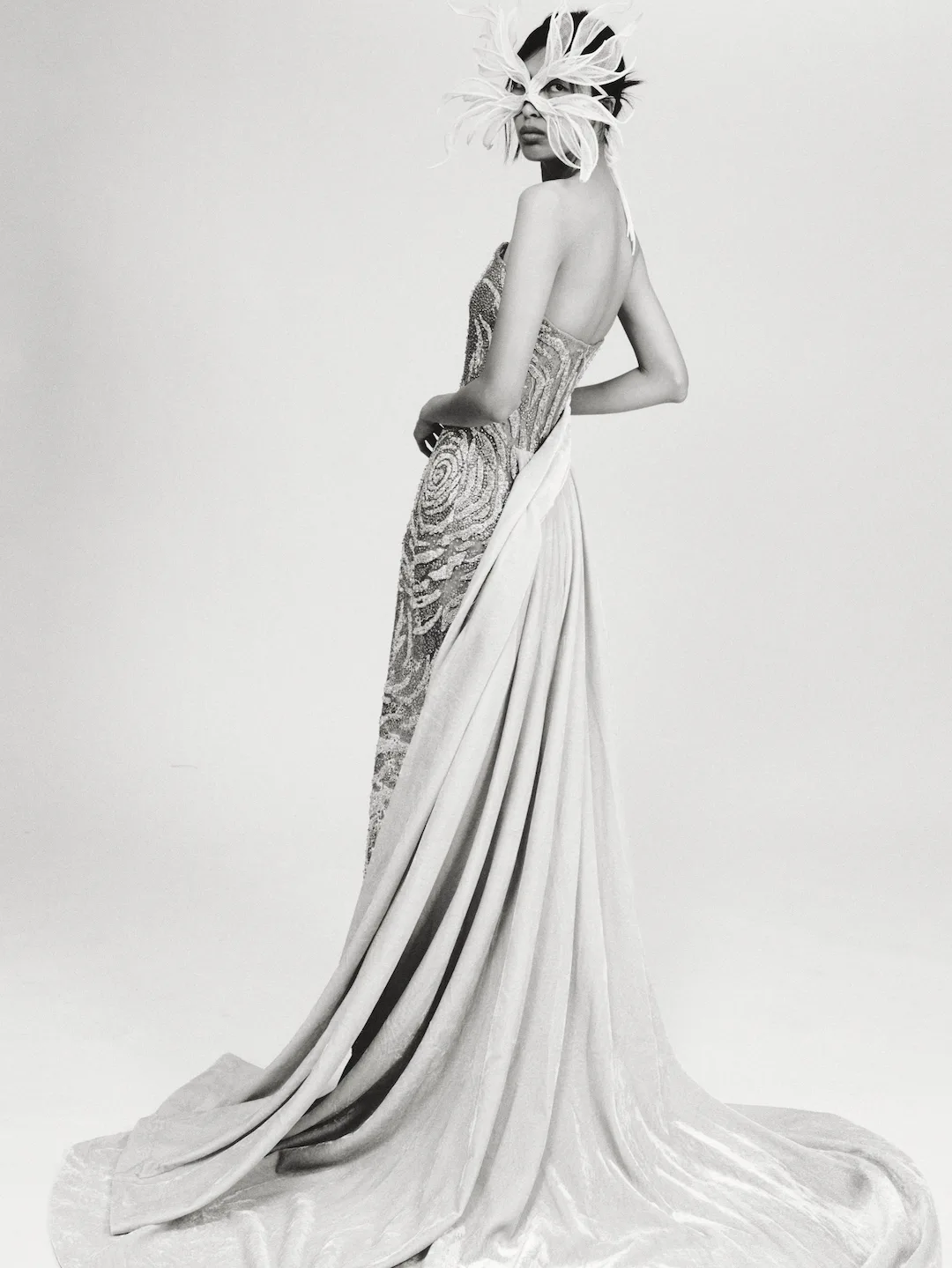 Dahan Phưong Oanh trình diễn show Elie Saab Haute Couture Thu Đông 2026