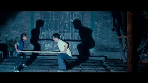 Karate Kid- Câu chuyện Karate Kid cũng tôn vinh tinh thần thượng võ, kỷ luật và sự khổ luyện kiên tâm, không dễ bị khuất phục để bứt phá.