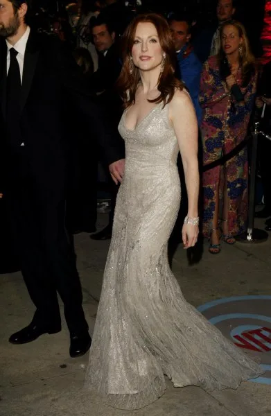 trang phục thảm đỏ Oscar 2015 Julianne Moore