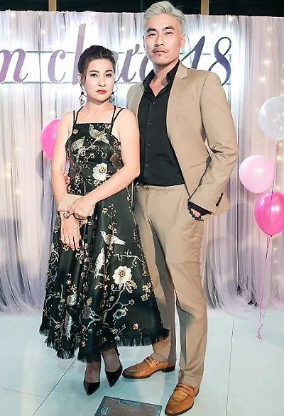 Kiều Minh Tuấn và cú lội ngược dòng trong phong cách thời trang Khi ra ngoài đời thực Kiều Minh Tuấn cũng vẫn trung thành với những bộ vest lịch lãm, đậm chất quý ông của mình.