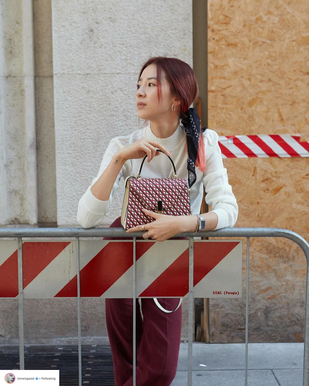 Bí quyết tạo dáng chuyên nghiệp từ nữ hoàng street style xứ Hàn Irene Kim 24