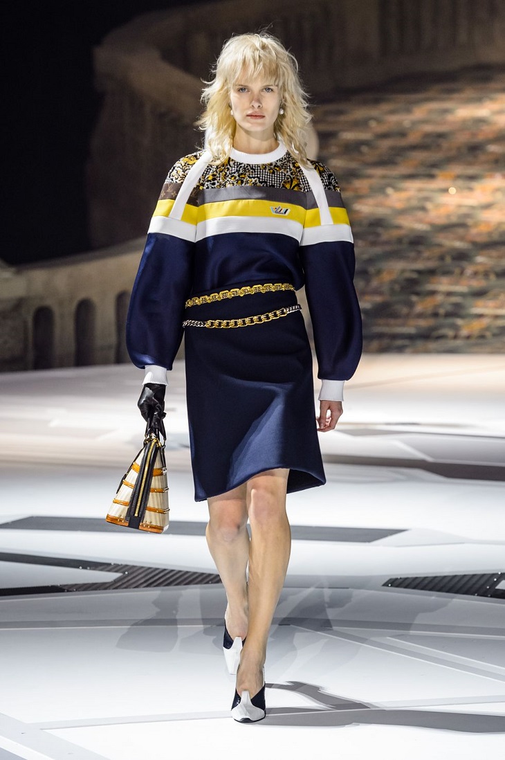 ELLE Việt Nam - Mãn nhãn với cảm hứng thời đại trong bộ sưu tập mùa thu Louis Vuitton 2018 (11) ELLE Việt Nam - Mãn nhãn với cảm hứng thời đại trong bộ sưu tập mùa thu Louis Vuitton 2018 (11)