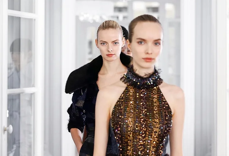 ELLE Việt Nam - Ralph & Russo hớp hồn phái đẹp với cảm hứng “Parisian Girl” trong bộ sưu tập mới (23) ELLE Việt Nam - Ralph & Russo hớp hồn phái đẹp với cảm hứng “Parisian Girl” trong bộ sưu tập mới (23)
