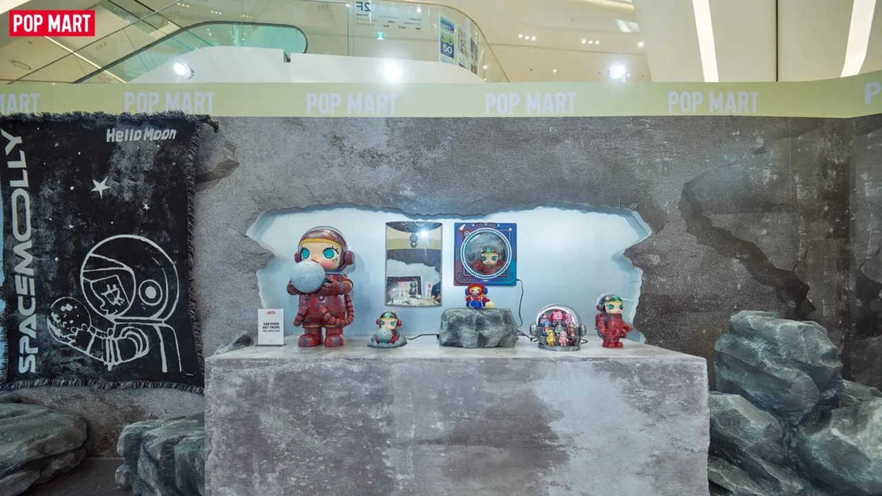 BST SPACE MOLLY: Hello, Moon của POP MART chỉ mở bán độc quyền tại triển lãm