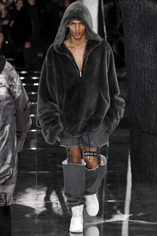 Và dĩ nhiên không thể thiếu được những mẫu áo hoodie lông unisex