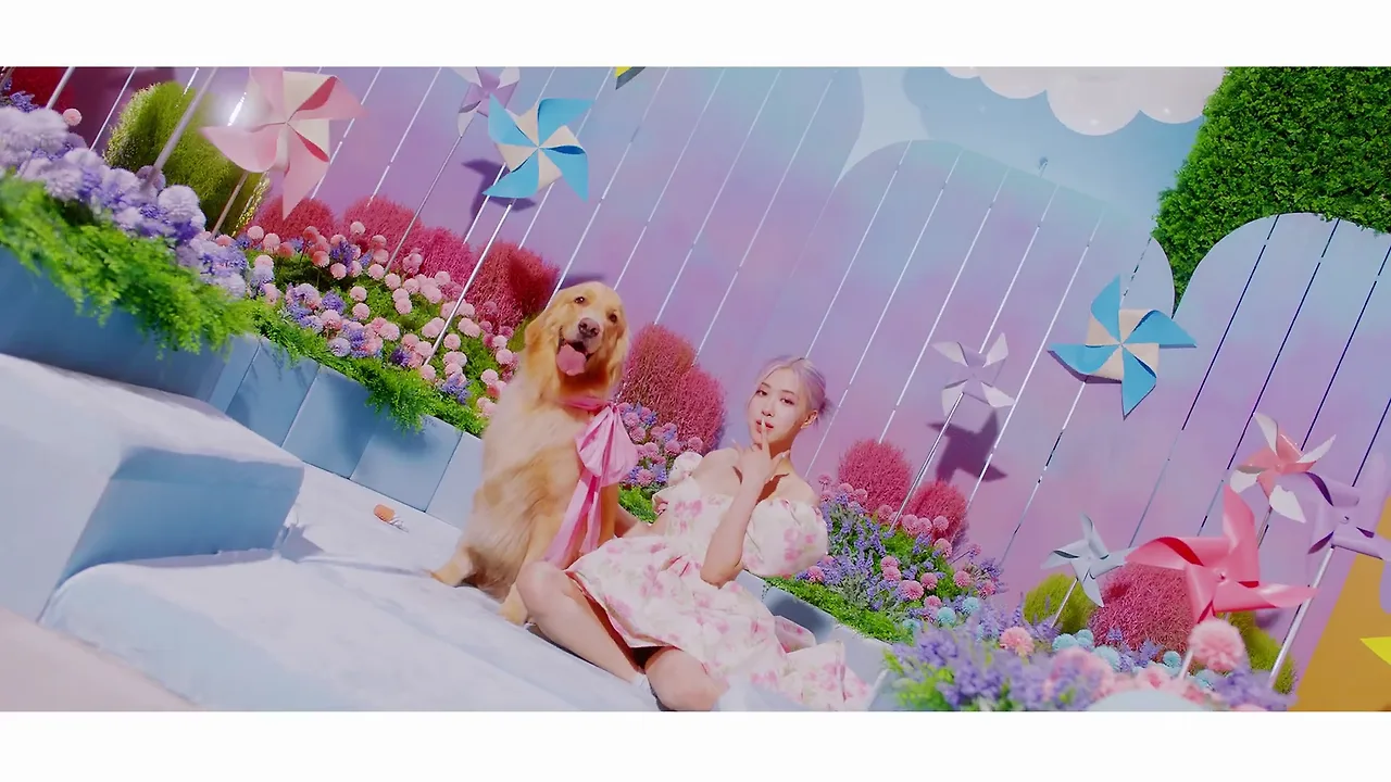 Rose blackpink mặc đầm hoa tay phồng trong mv ice cream
