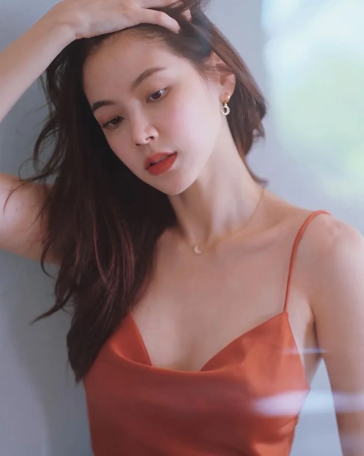 Cách tạo dáng để sở hữu ảnh xương quai xanh quyến rũ Cách tạo dáng để sở hữu ảnh xương quai xanh quyến rũ