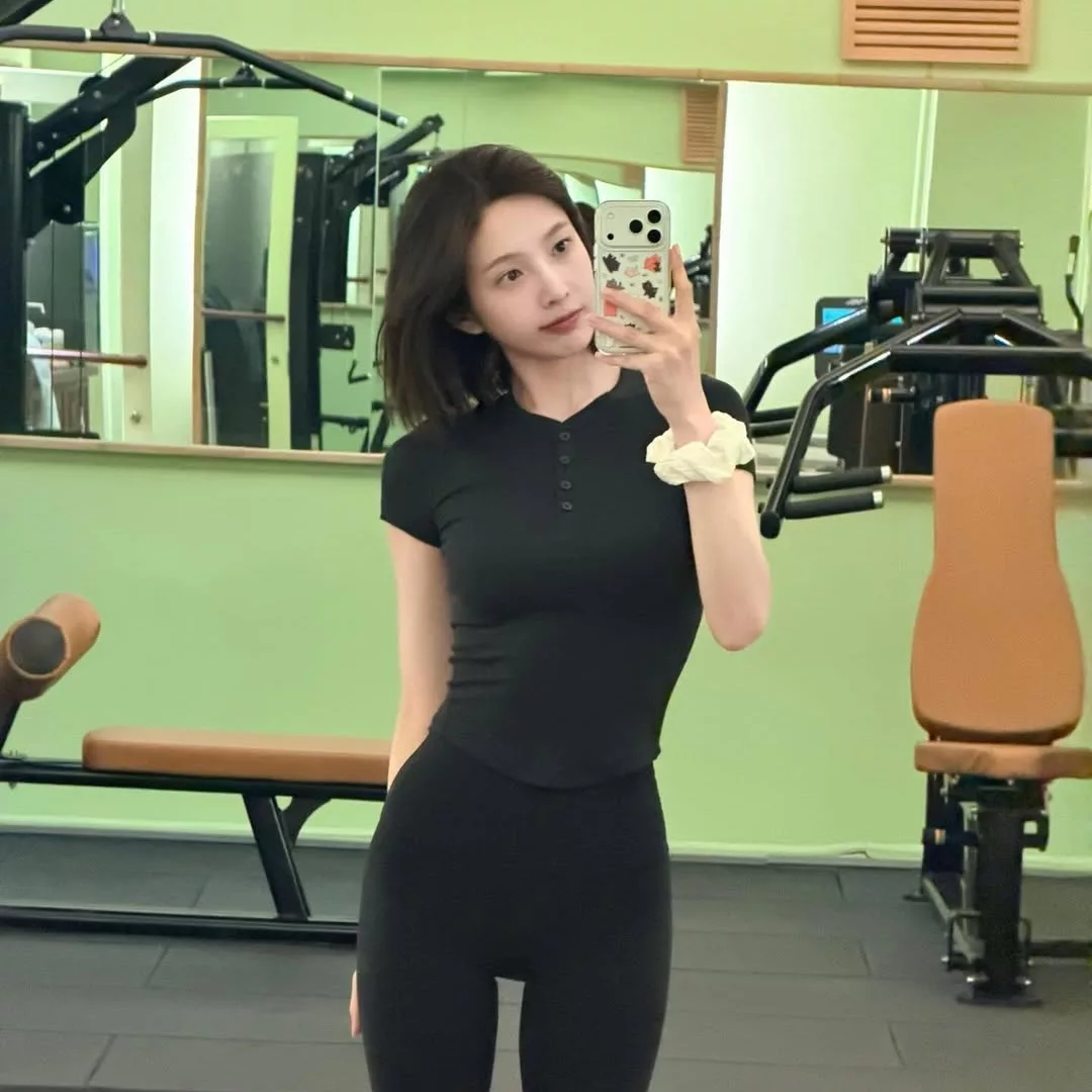 Joy (Red Velvet) trong phòng tập