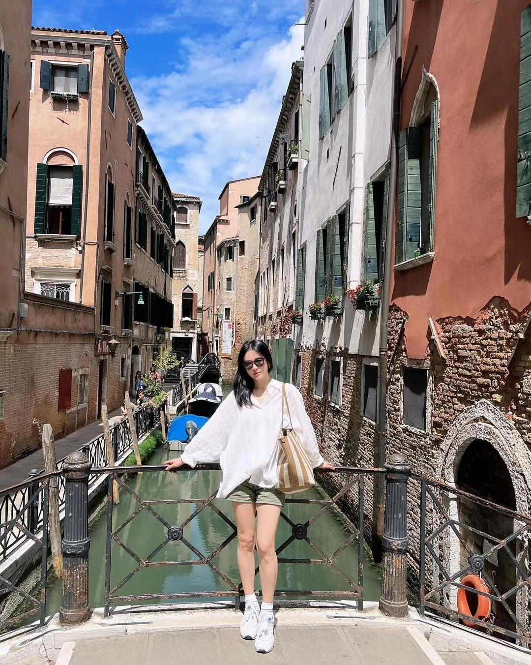 Song Hye Kyo diện sơ mi