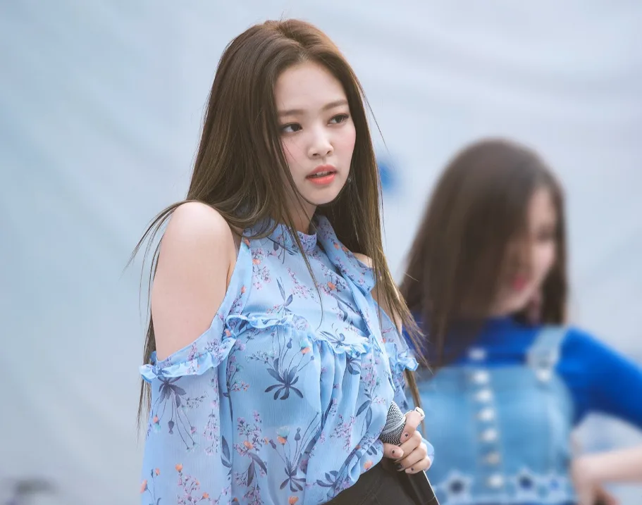 Jennie Black Pink 19