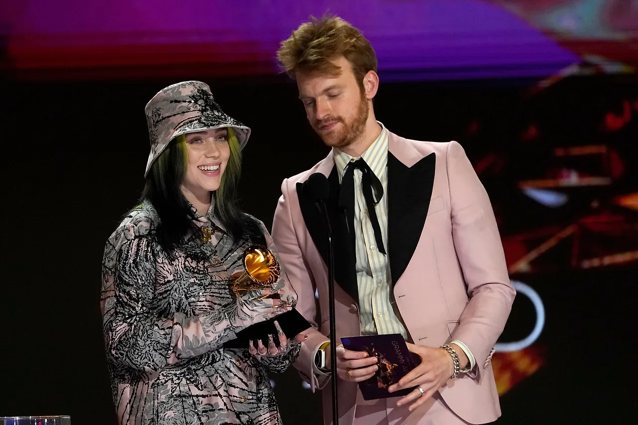 billies eilish tiếp tục giành giải tại Grammy 2021