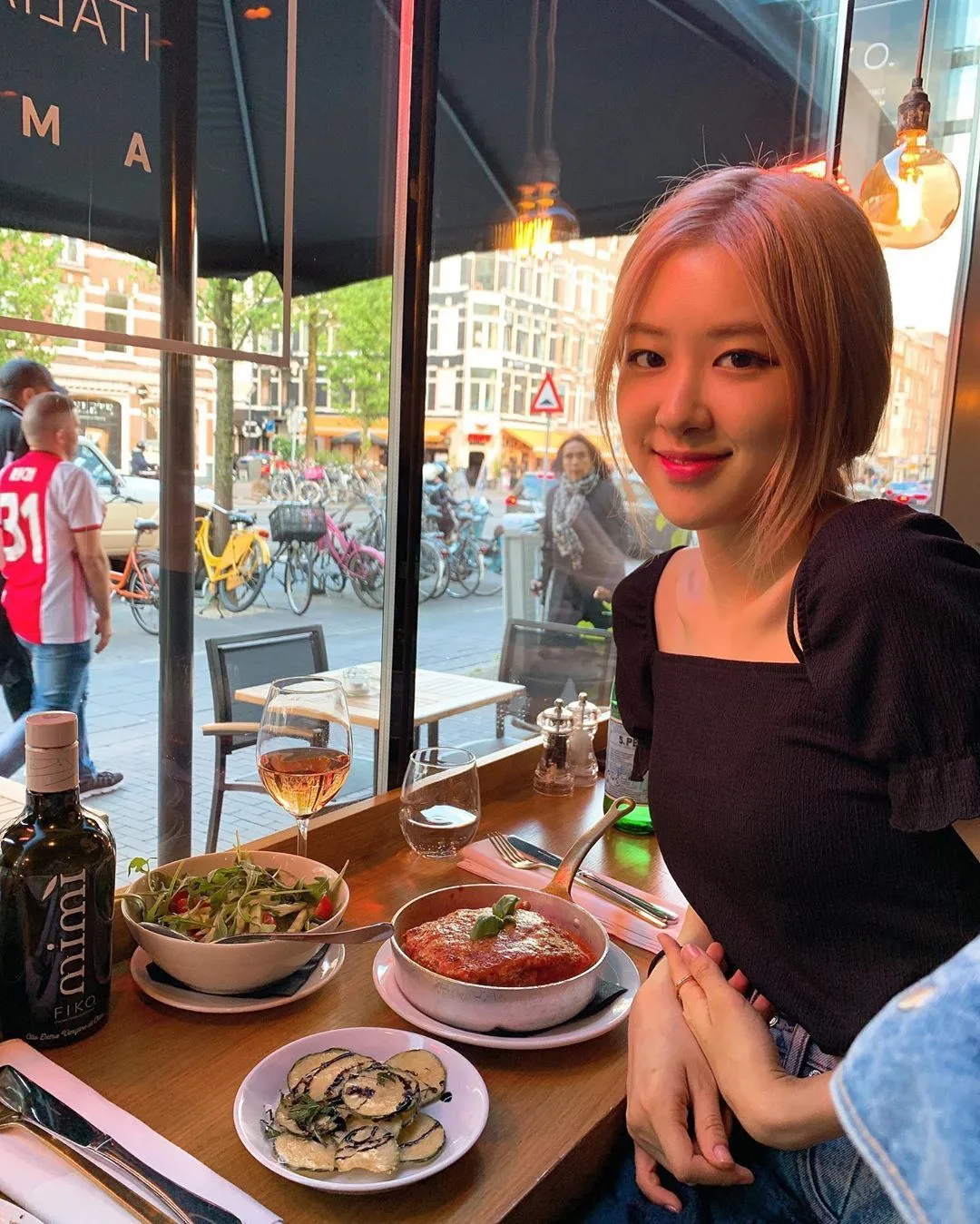 Rosé ăn kỹ no lâu Rosé ăn kỹ no lâu