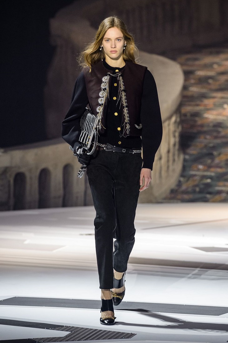 ELLE Việt Nam - Mãn nhãn với cảm hứng thời đại trong bộ sưu tập mùa thu Louis Vuitton 2018 (10) ELLE Việt Nam - Mãn nhãn với cảm hứng thời đại trong bộ sưu tập mùa thu Louis Vuitton 2018 (10)
