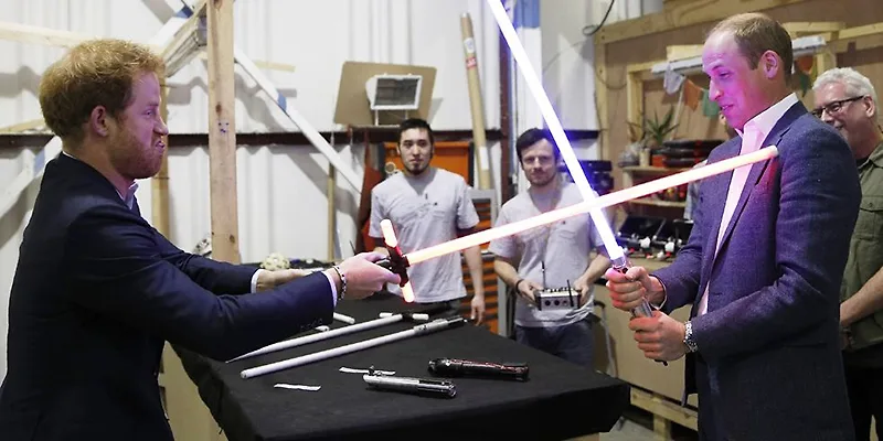 Bộ đôi Hoàng tử Harry và William chính thức xuất hiện trong bom tấn Star Wars: Jedi cuối cùng