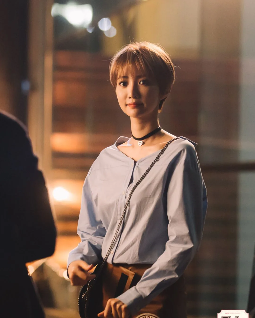 Ha Ri diện sơ mi Trong phim she was pretty