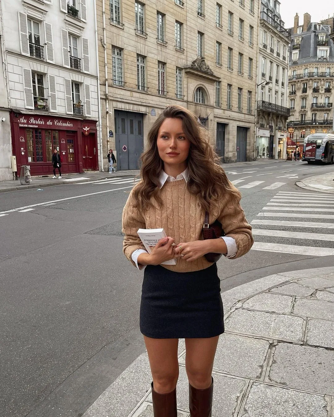 phối áo sơ mi và sweater