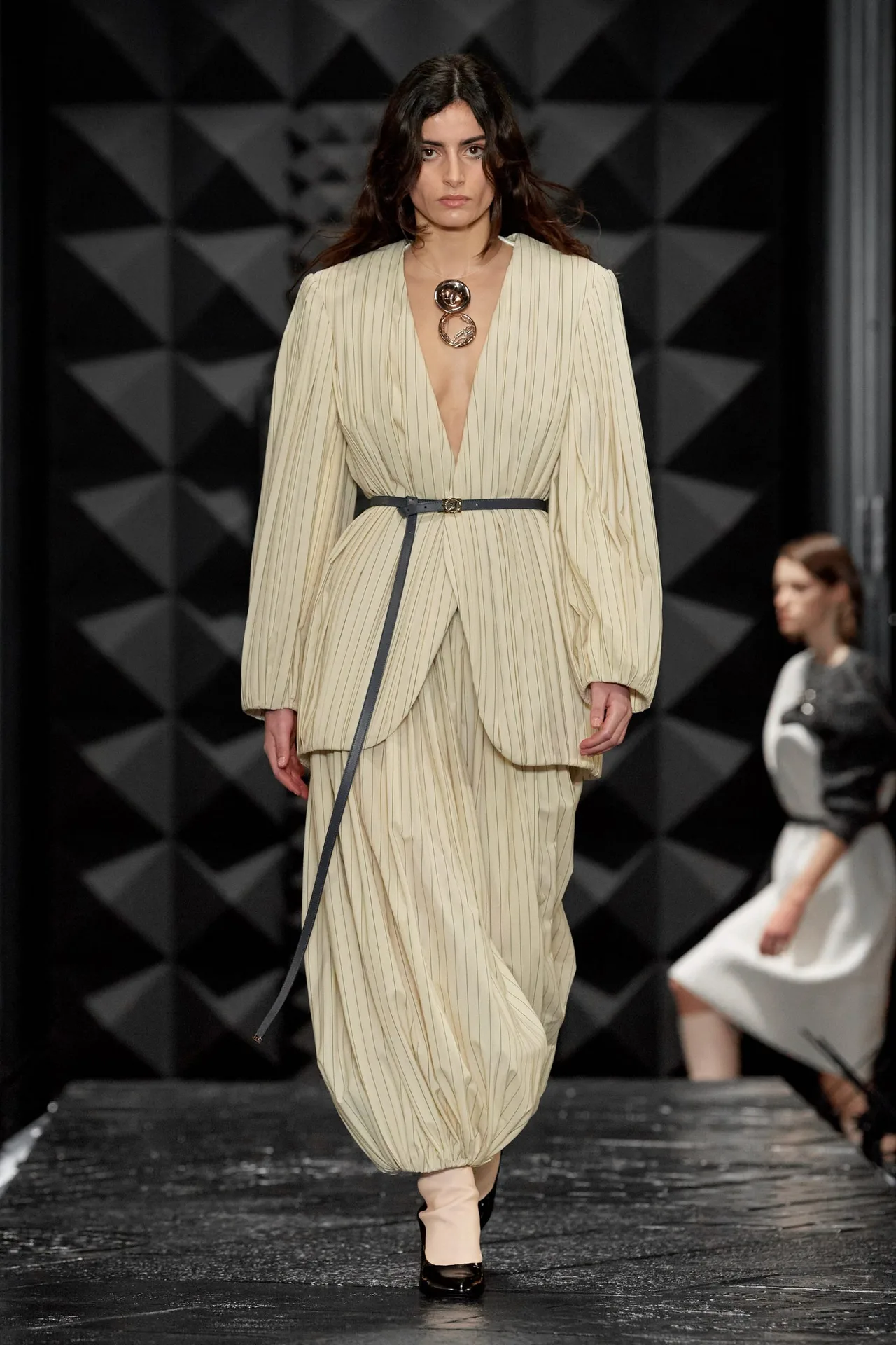 00004-louis-vuitton-fall-2023-ready-to-wear-credit-gorunway