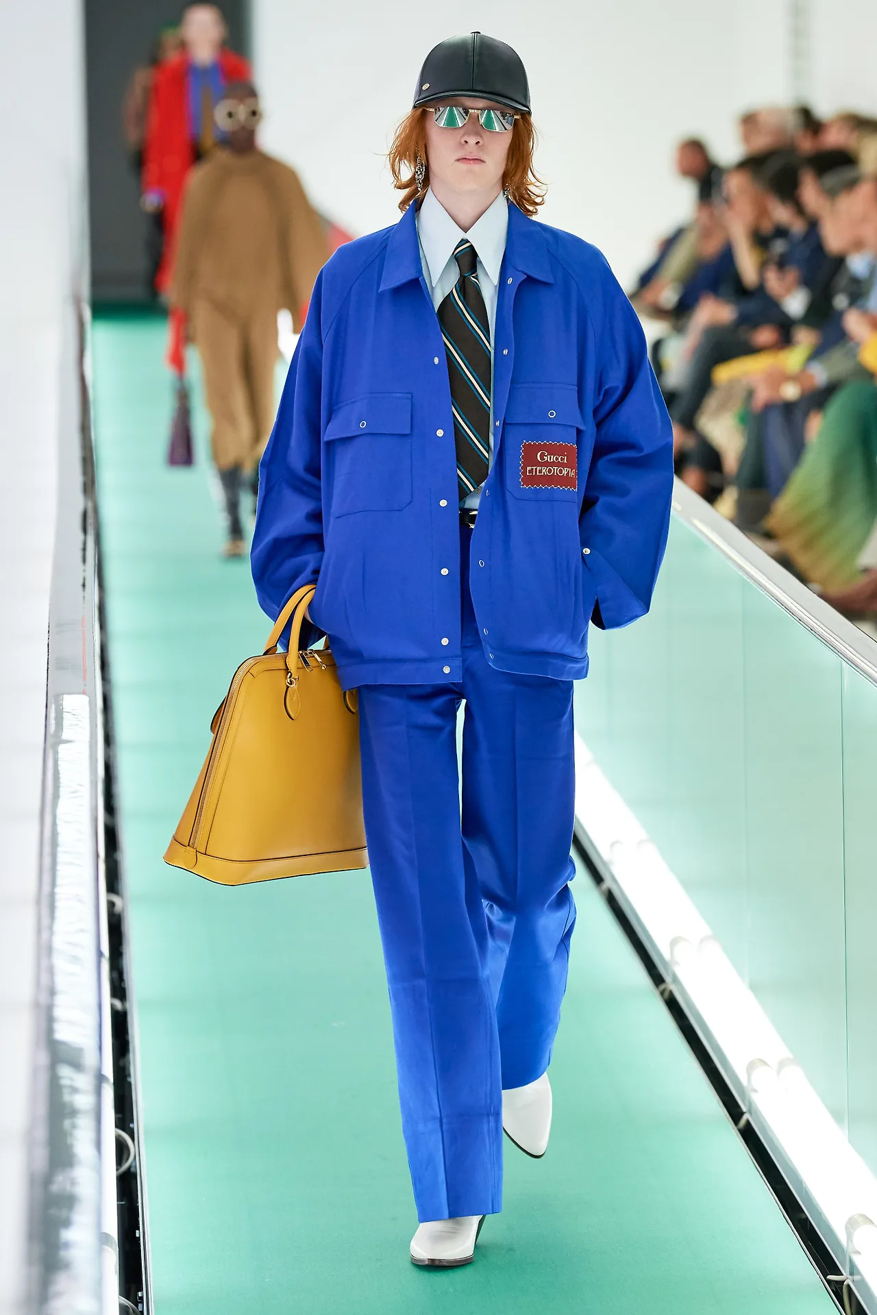 quần và áo khoác xanh dương của nam gucci xuân hè 2020