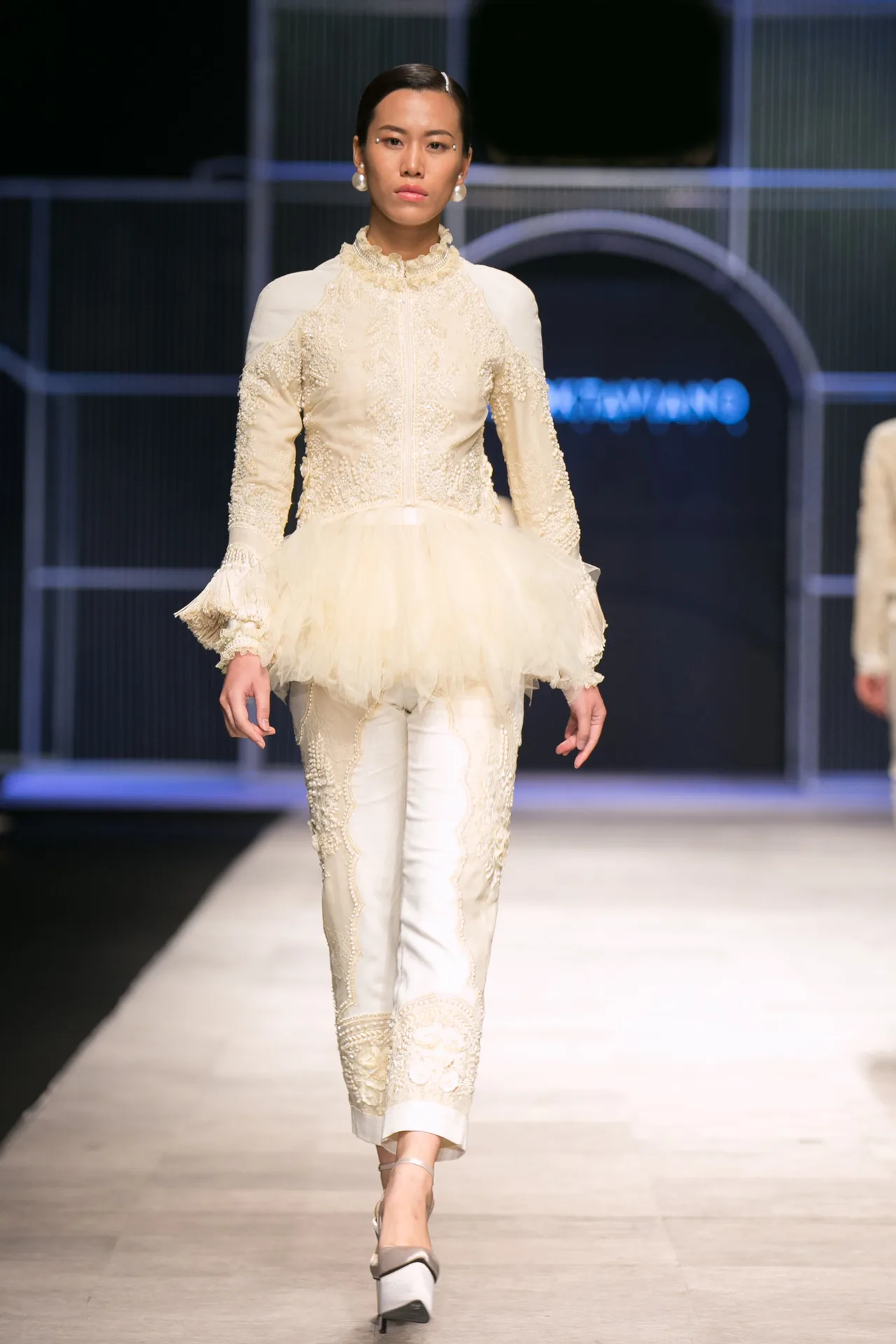 BST Thu-Đông 2016 của NTK Priyo Oktaviano