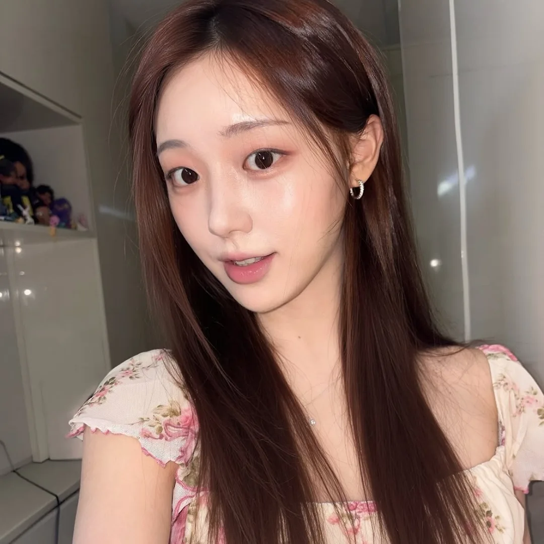 người mẫu Hàn sử dụng kem chống nắng nâng tone