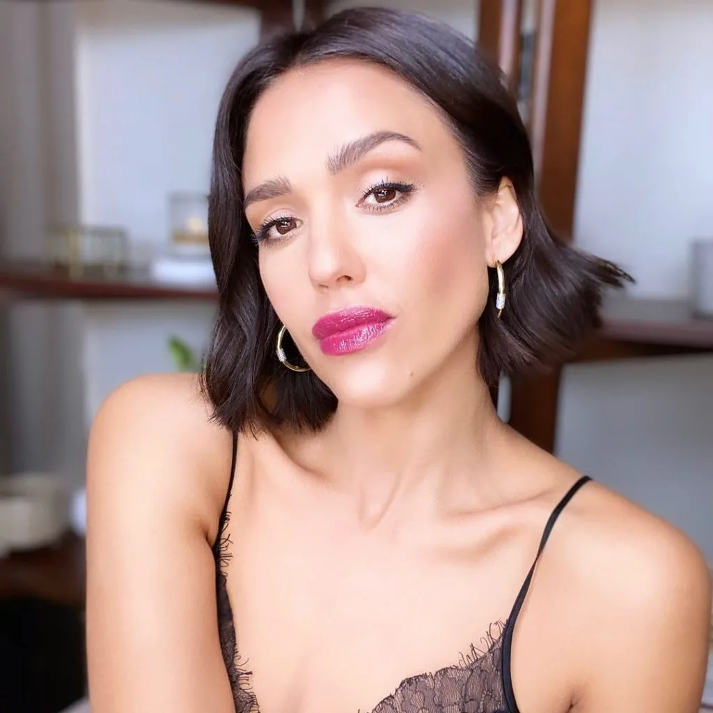 Trước đó, Jessica Alba đã cập nhật bức ảnh về mái tóc ngắn của mình trên Instagram. Trước đó, Jessica Alba đã cập nhật bức ảnh về mái tóc ngắn của mình trên Instagram.
