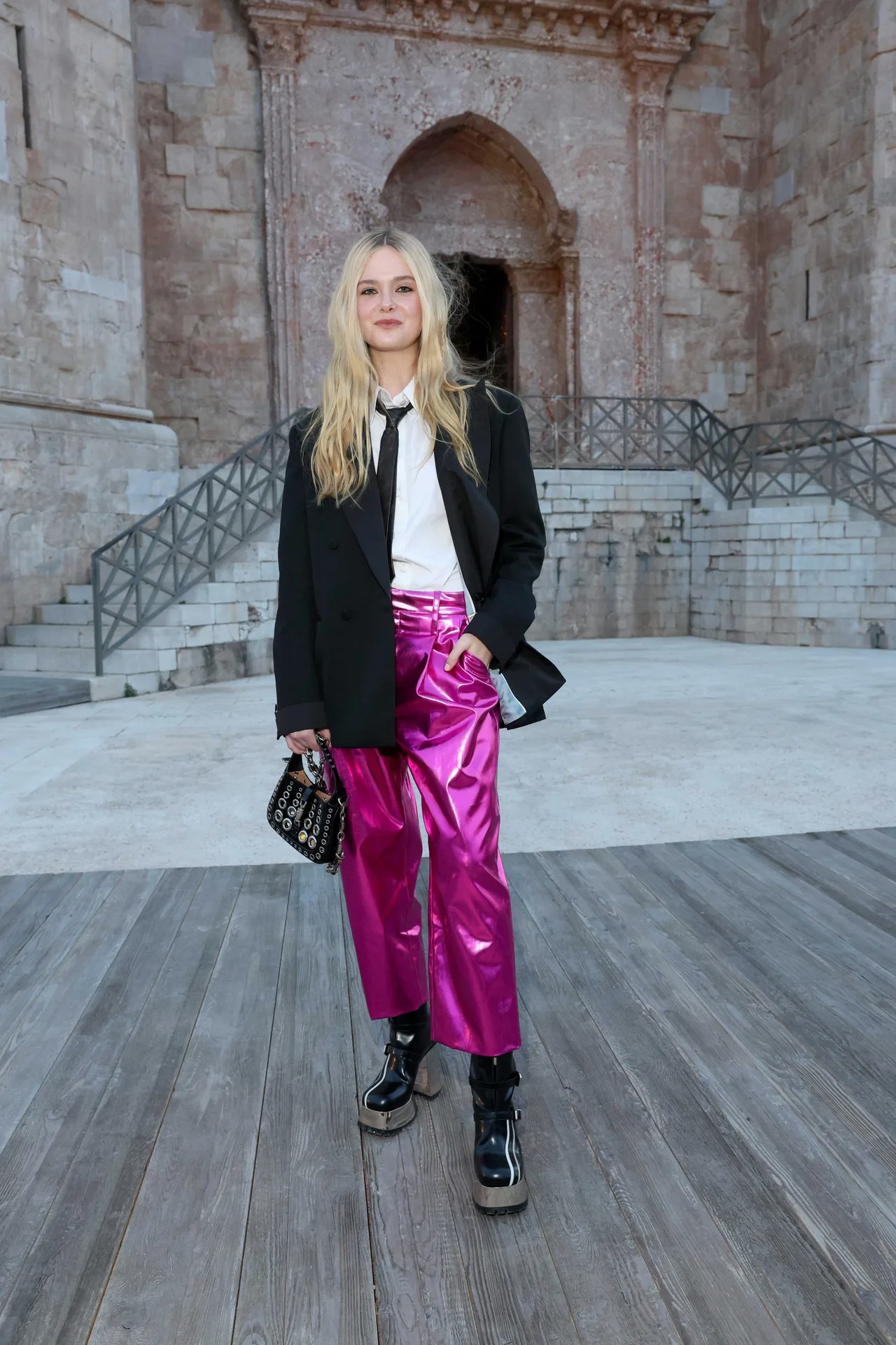 Elle Fanning.Gucci túi Jackie 1961
