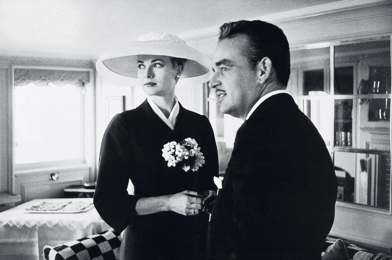 Grace Kelly đến Monaco