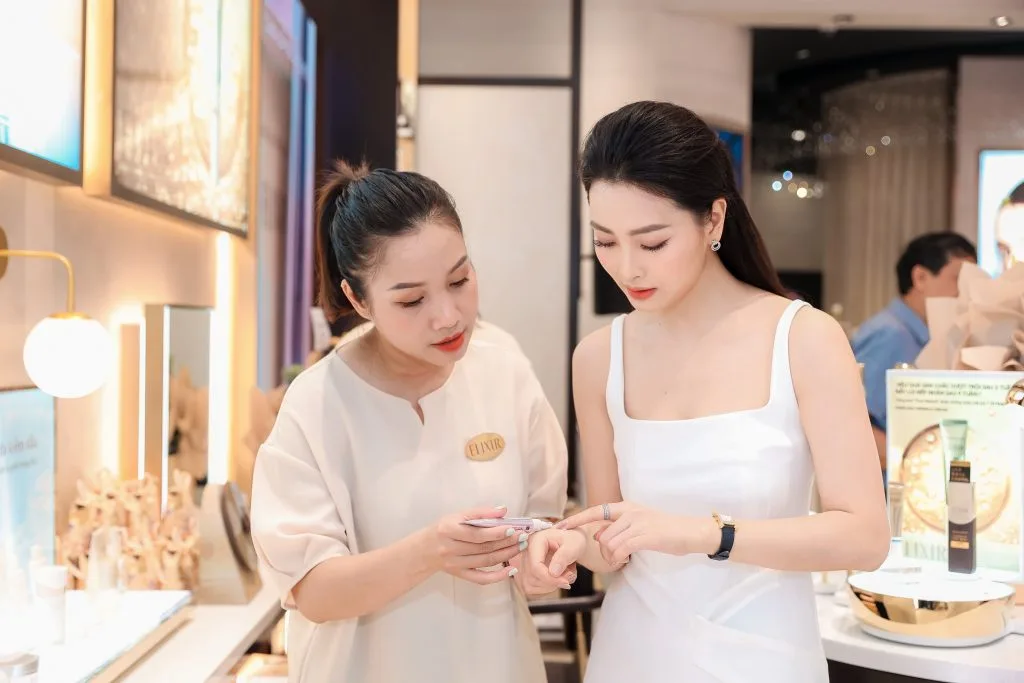 Được nhân viên Elixir tư vấn sản phẩm. Được nhân viên Elixir tư vấn sản phẩm.