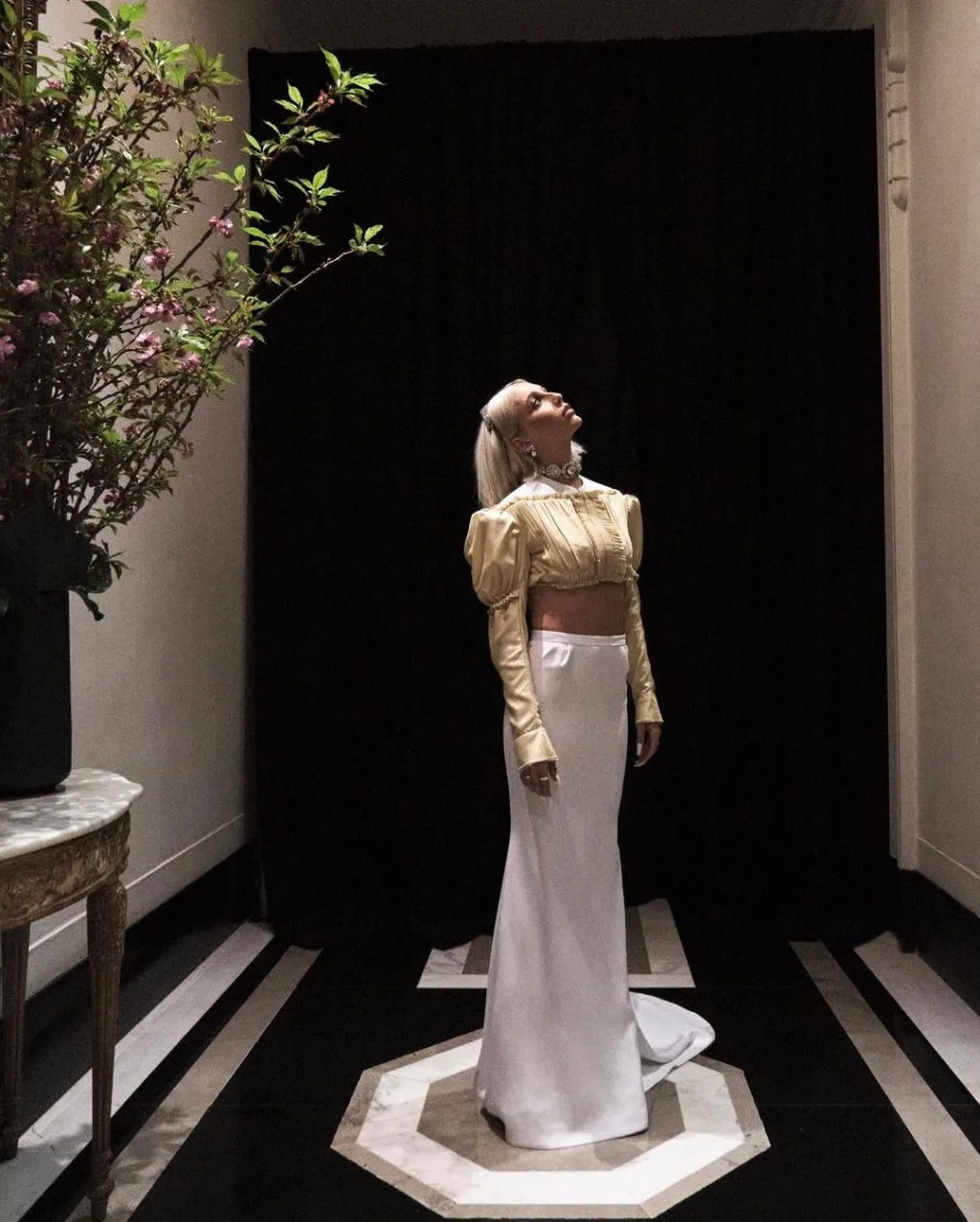 Trang phục Louis Vuitton của Emma Chamberlain