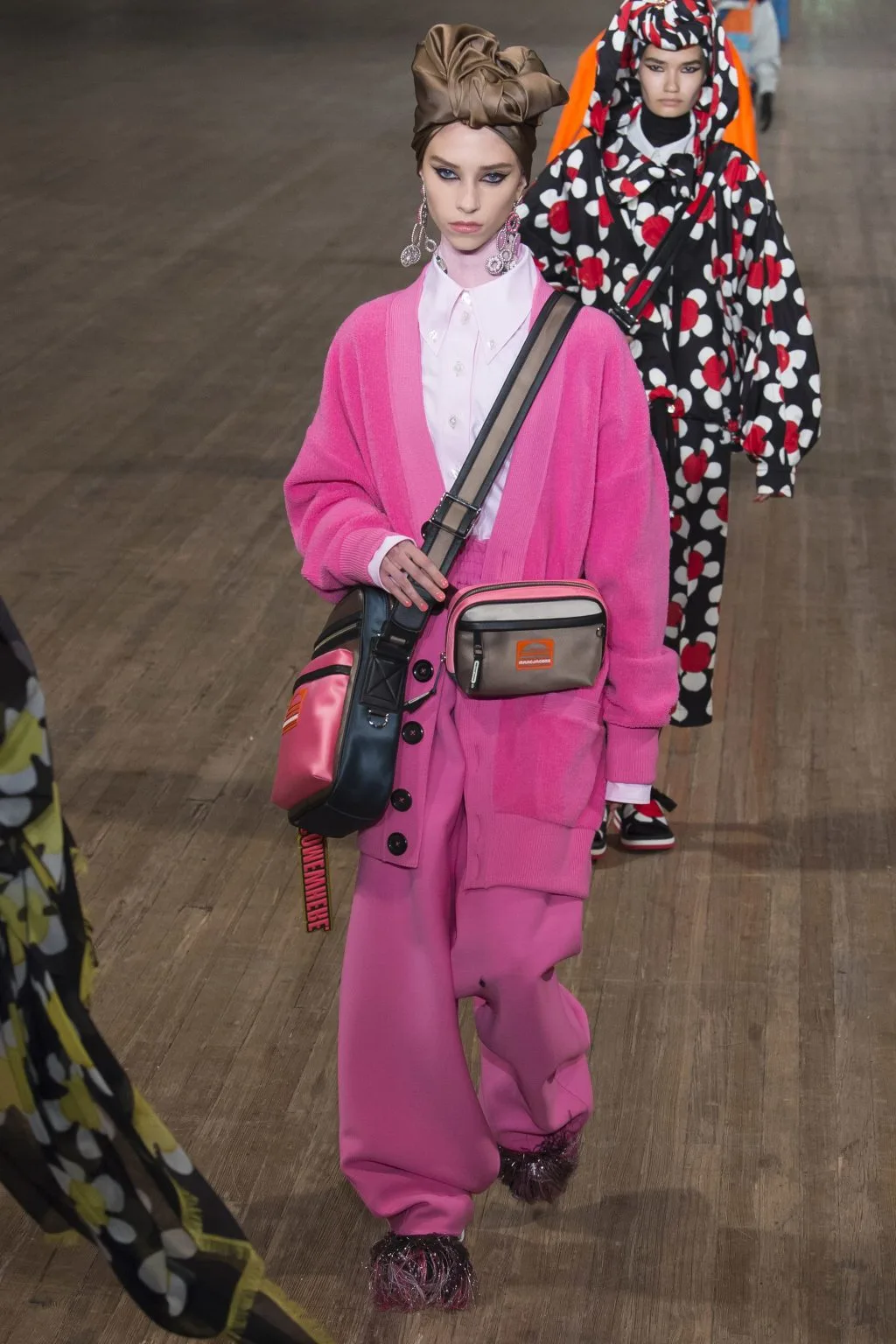 Bộ sưu tập mùa Xuân 2018 Marc Jacobs: Màn pháo hoa kết thúc Tuần lễ thời trang New York Bộ sưu tập mùa Xuân 2018 Marc Jacobs: Màn pháo hoa kết thúc Tuần lễ thời trang New York
