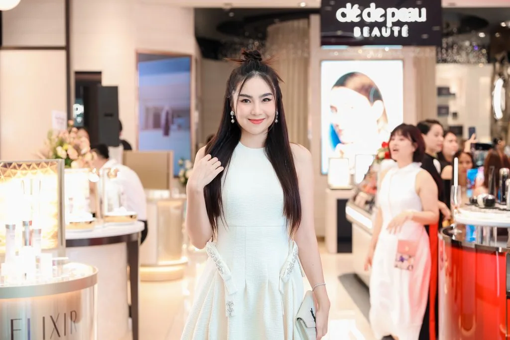 Elixir khai trương cửa hàng mới. Elixir khai trương cửa hàng mới.