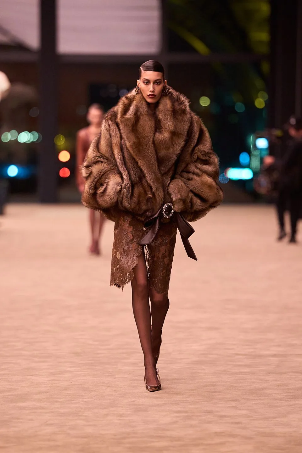 BST Saint Laurent Thu-Đông 2026.