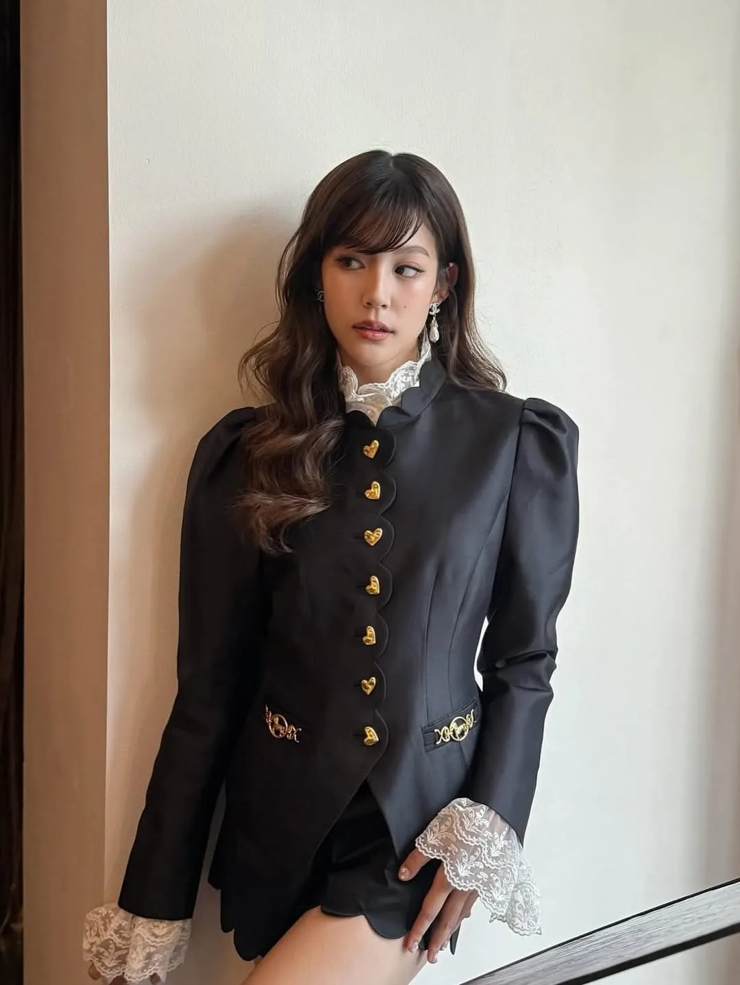 Baipor Thitiya J. trong trang phục Sretsis