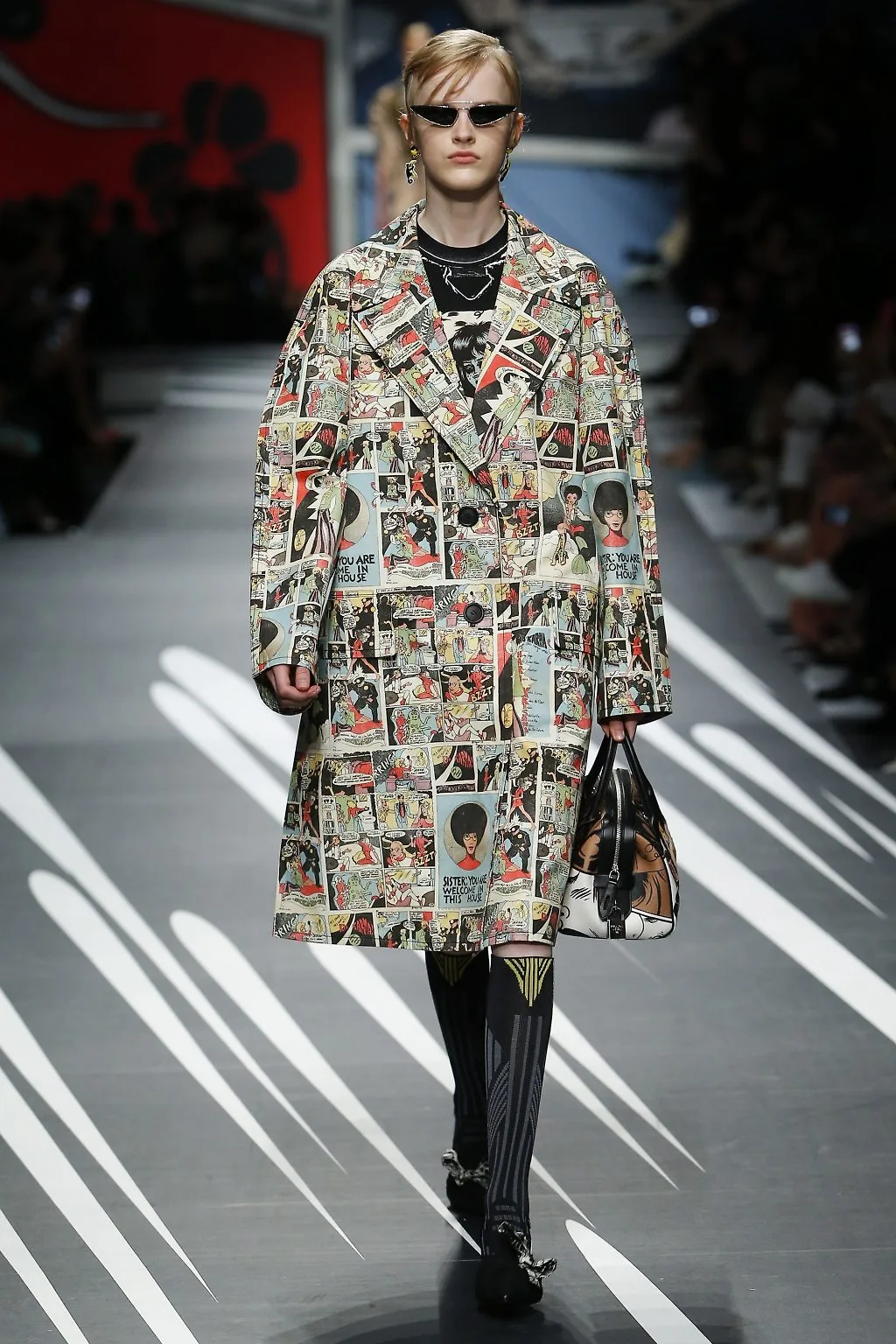 Prada Ready-to-wear Xuân 2018: Về những người phụ nữ mạnh mẽ, náo nhiệt và đầy sức quyến rũ Prada Ready-to-wear Xuân 2018: Về những người phụ nữ mạnh mẽ, náo nhiệt và đầy sức quyến rũ