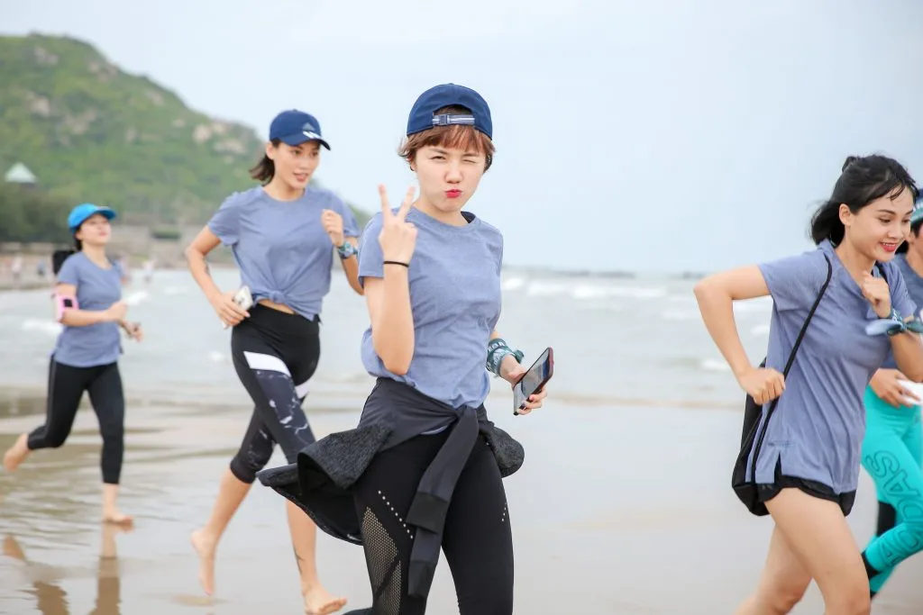 ADIDAS cùng hàng loạt gương mặt hot trổ tài chinh phục bộ môn Yoga trên nước mới lạ. ADIDAS cùng hàng loạt gương mặt hot trổ tài chinh phục bộ môn Yoga trên nước mới lạ.