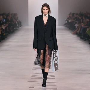 Fendi Thu-Đông 2026: BST trở về thành Rome của Maria Grazia Chiuri