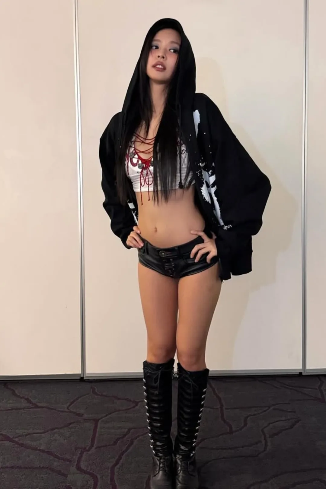 elle-jennie-blackpink-complexcon-hong-kong-trang-phuc-trinh-dien-misssixty (10)