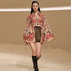 Hermès Xuân/Hè 2026: “Dây cương buông lơi” lạt mềm buộc chặt