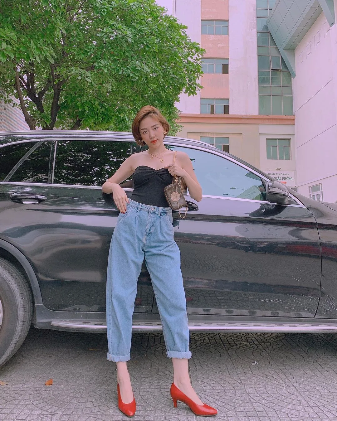 Quần jeans và áo croptop