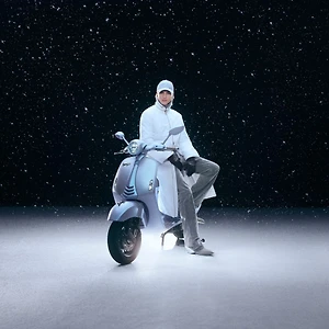 Vespa 946 Snake phiên bản giới hạn: Chào năm mới Ất Tỵ với cảm hứng thanh lịch băng giá