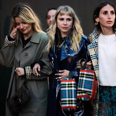 Kẻ caro cổ điển từ street style Tuần lễ thời trang London Thu - Đông 2018