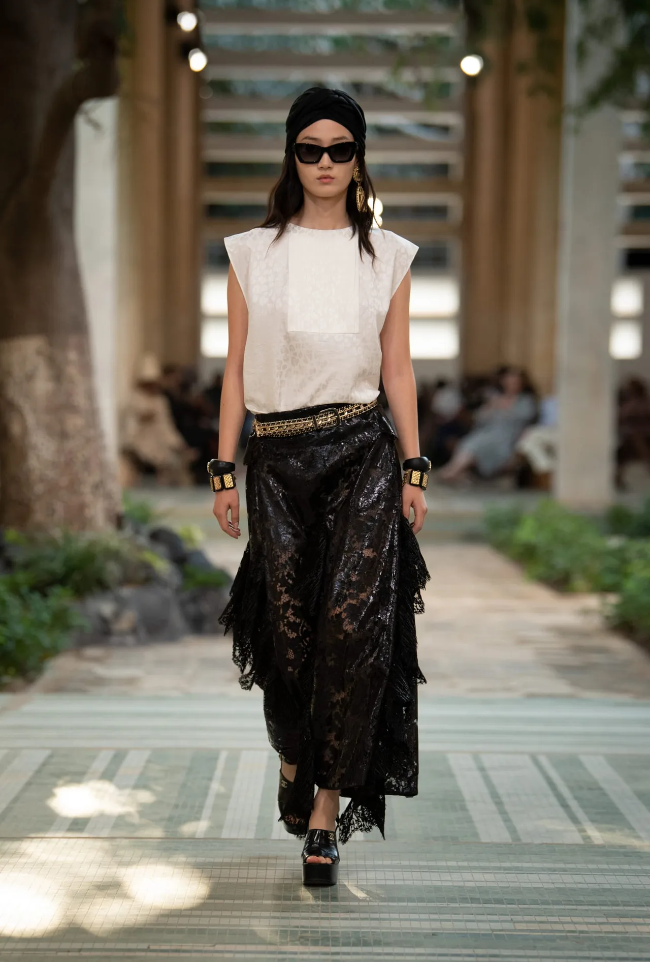 CHANEL Métiers d’art DAKAR 2023 look 42