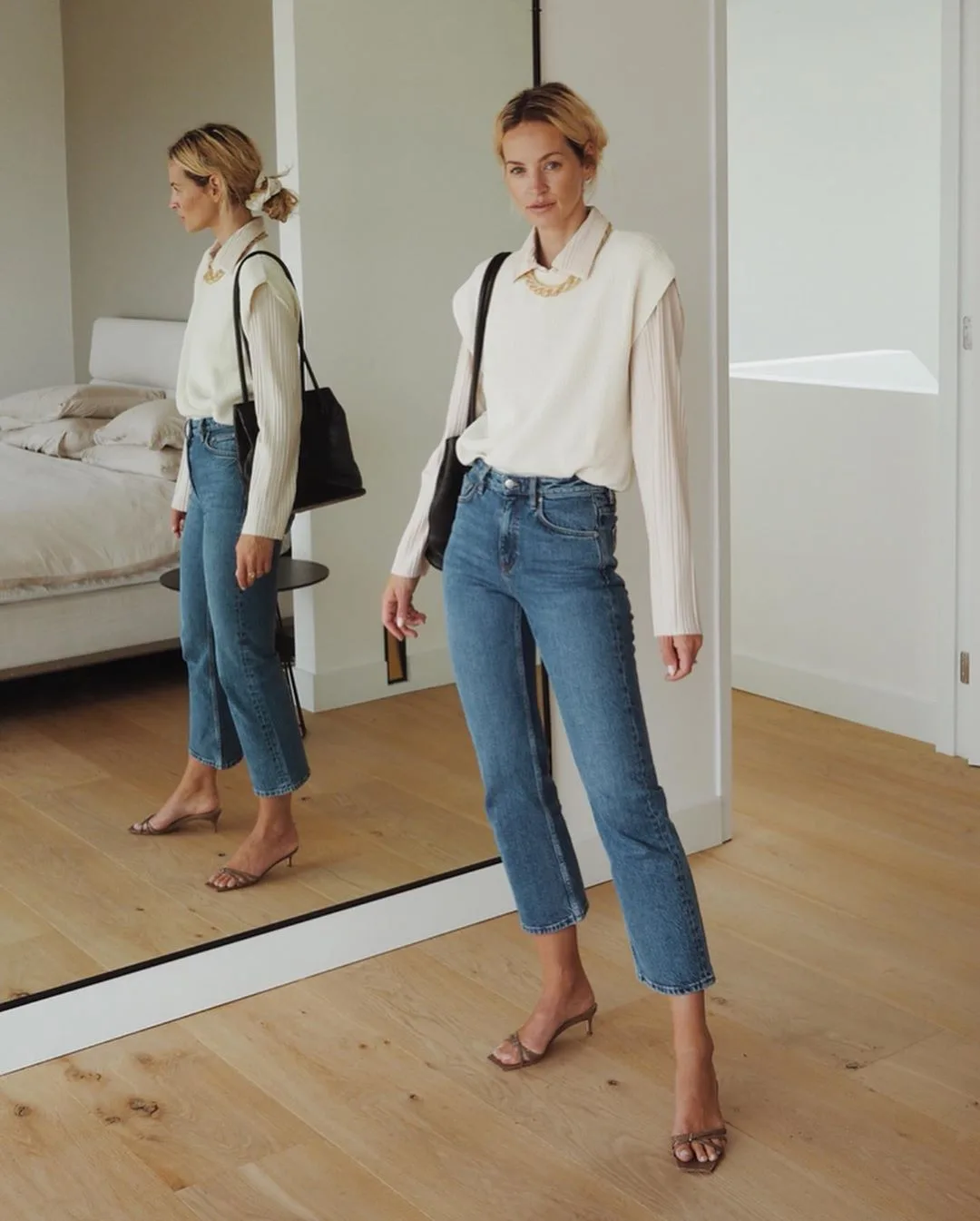 phối đồ layer với sweater vest trắng