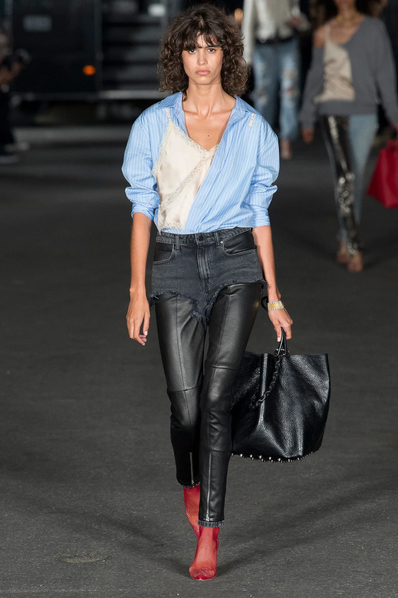 5 BST nổi bật trong ngày trình diễn thứ ba của NYFW Spring 2018 5 BST nổi bật trong ngày trình diễn thứ ba của NYFW Spring 2018