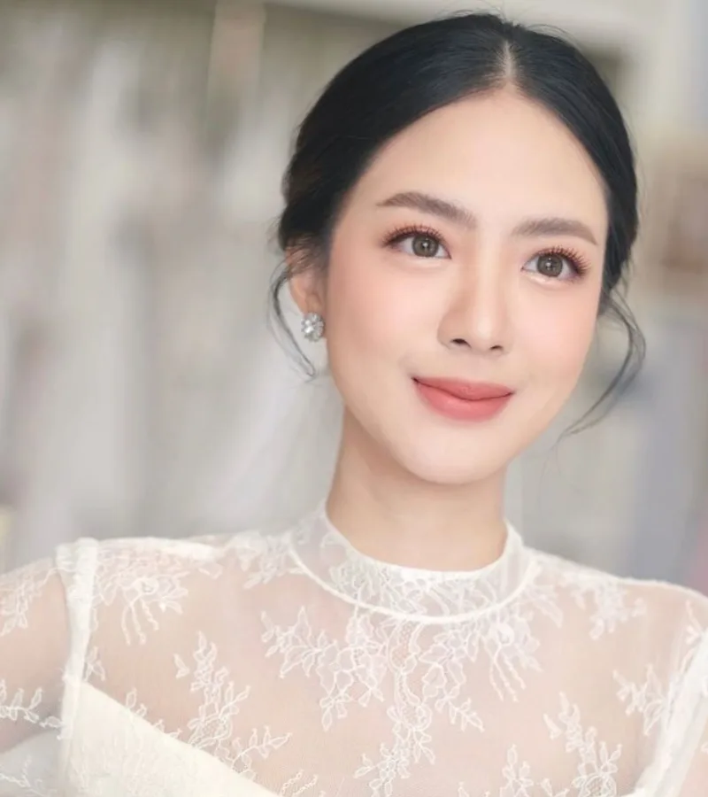 Kẻ viền môi giúp đôi môi bạn được định hình. Đường viền môi giúp định hình đôi môi được đẹp hơn.