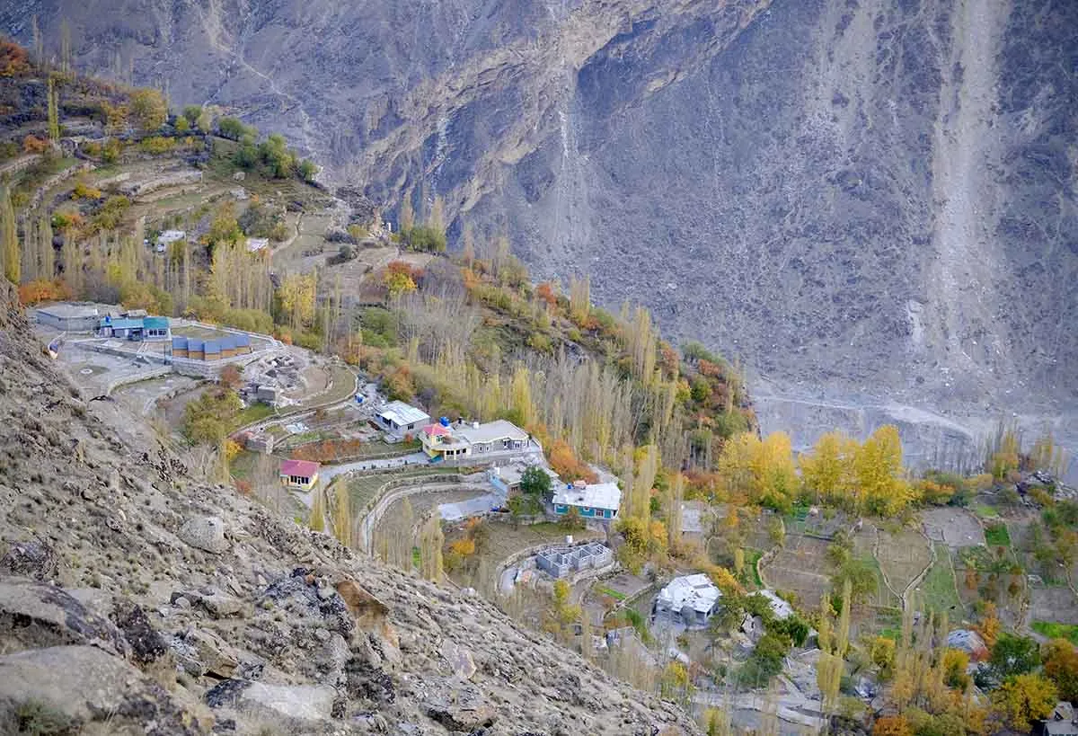 pakistan một góc đường lá vàng phương bắc pakistan